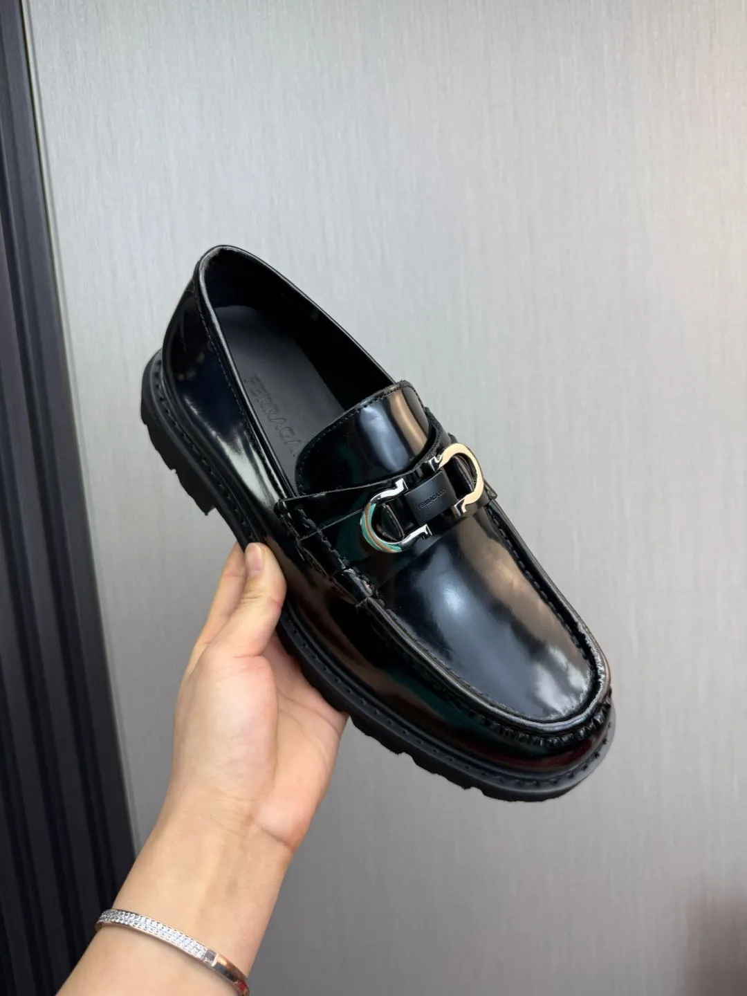 Men's shoes 💰880💰 Ferragamo. [Ferragamo] men's thick-soled loafers, the latest hot style, 1:1 original purchase quality, top quality, imported open-edge beaded cowhide leather on the upper, hand-made three-dimensional stitching highlights the round toe design, the inner foot pads are all imported cowhide, with original lightweight foam outsole, matching code 39-44, (38, 45 custom-made, non-refundable)